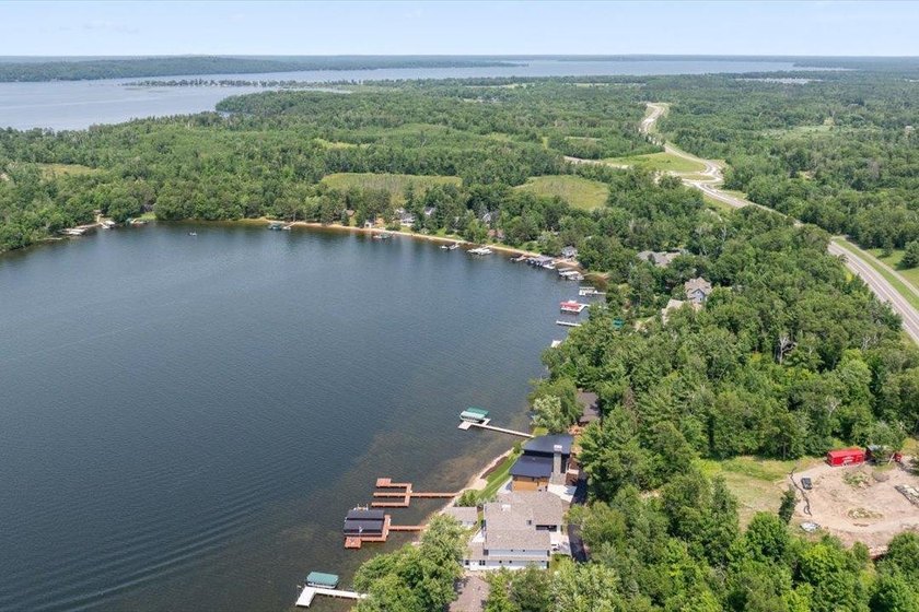 Welcome to Your Stunning New Lake Home on Highly Sought After - photo 5