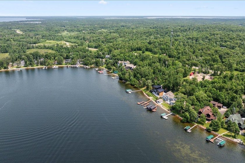 Welcome to Your Stunning New Lake Home on Highly Sought After - photo 8