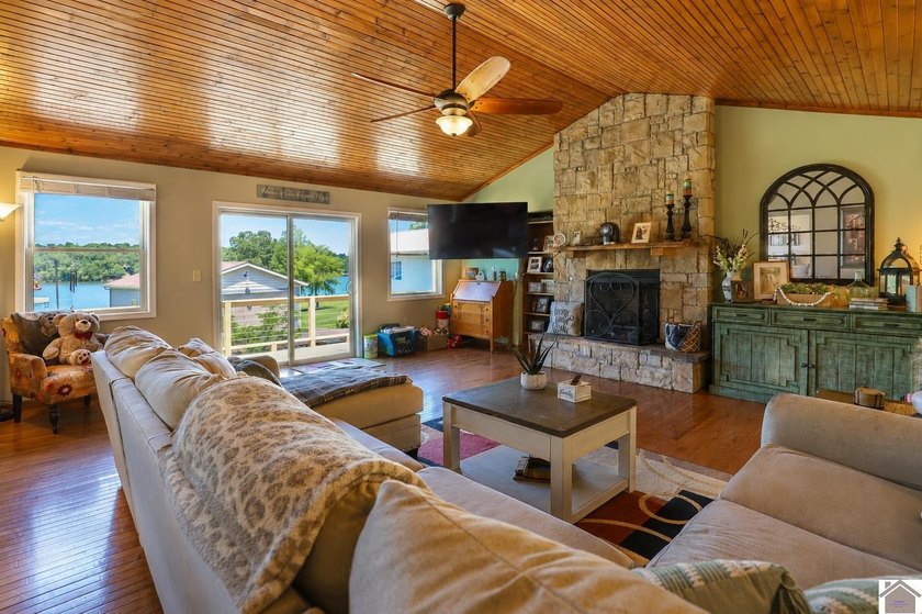 Located in Malcolm Creek on Kentucky Lake in Benton, KY, this - photo 19