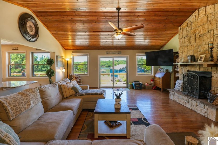 Located in Malcolm Creek on Kentucky Lake in Benton, KY, this - photo 20