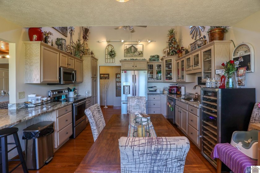Located in Malcolm Creek on Kentucky Lake in Benton, KY, this - photo 28