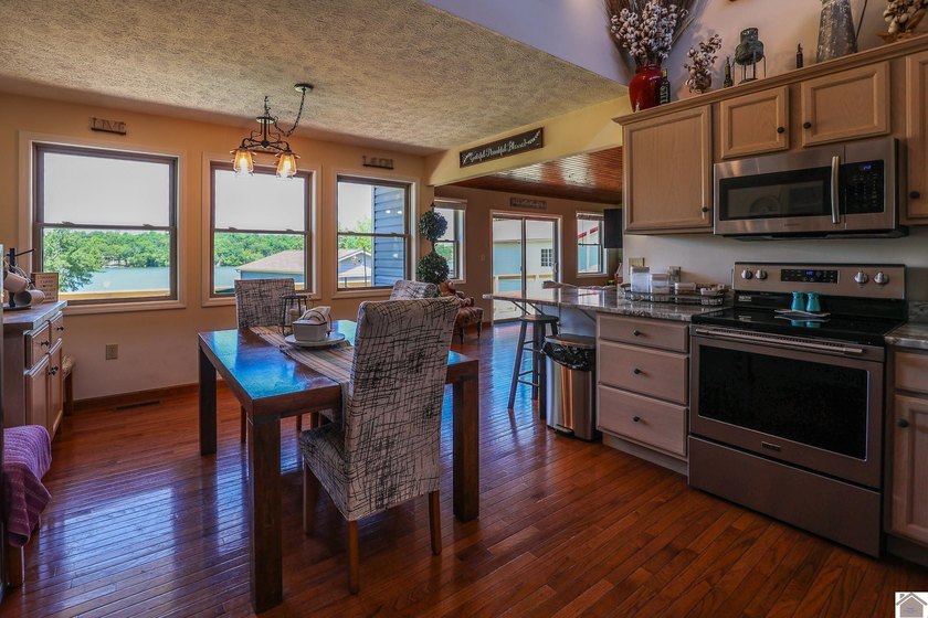 Located in Malcolm Creek on Kentucky Lake in Benton, KY, this - photo 32