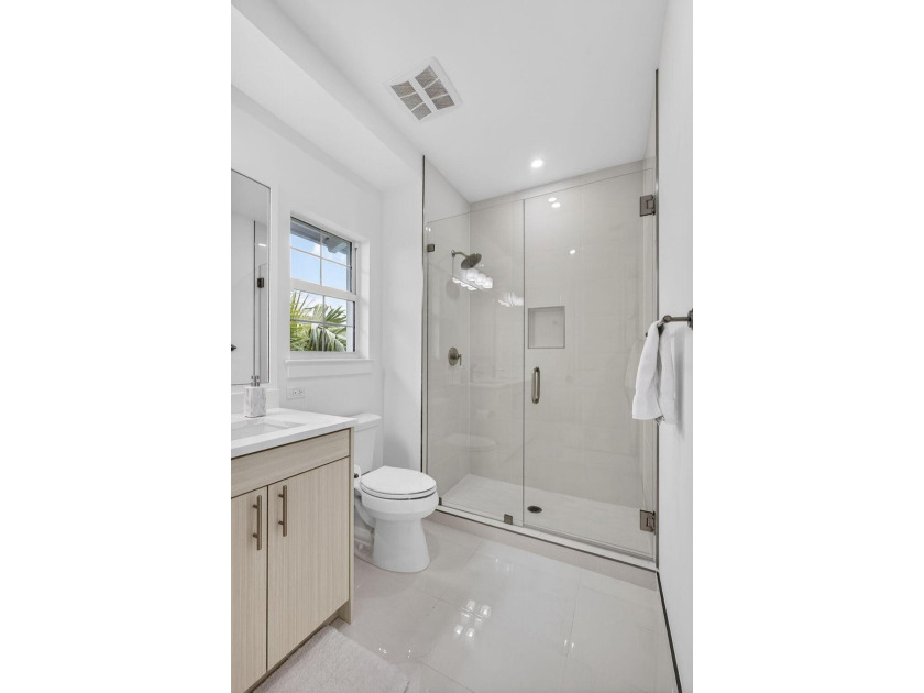 Rare one of a kind corner unit with exclusive upgrades! Chef's - photo 17