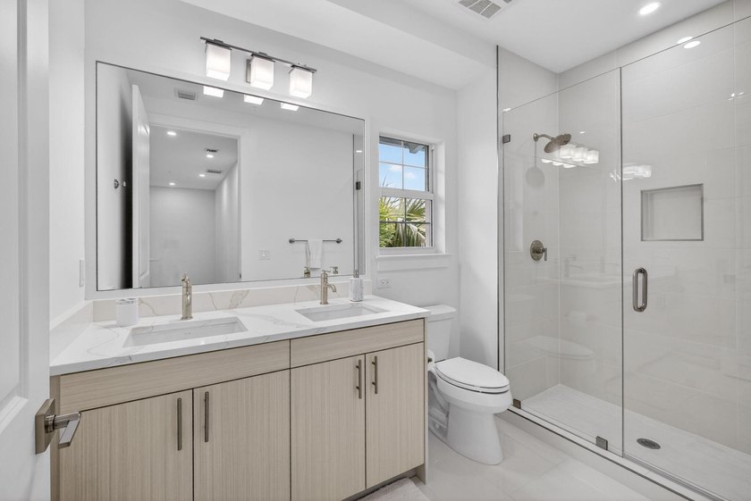 Rare one of a kind corner unit with exclusive upgrades! Chef's - photo 22