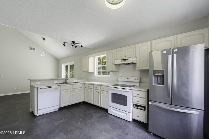 Welcome to 3 Eagle Trace, a charming 3-bedroom, 2-bath home on - photo 11