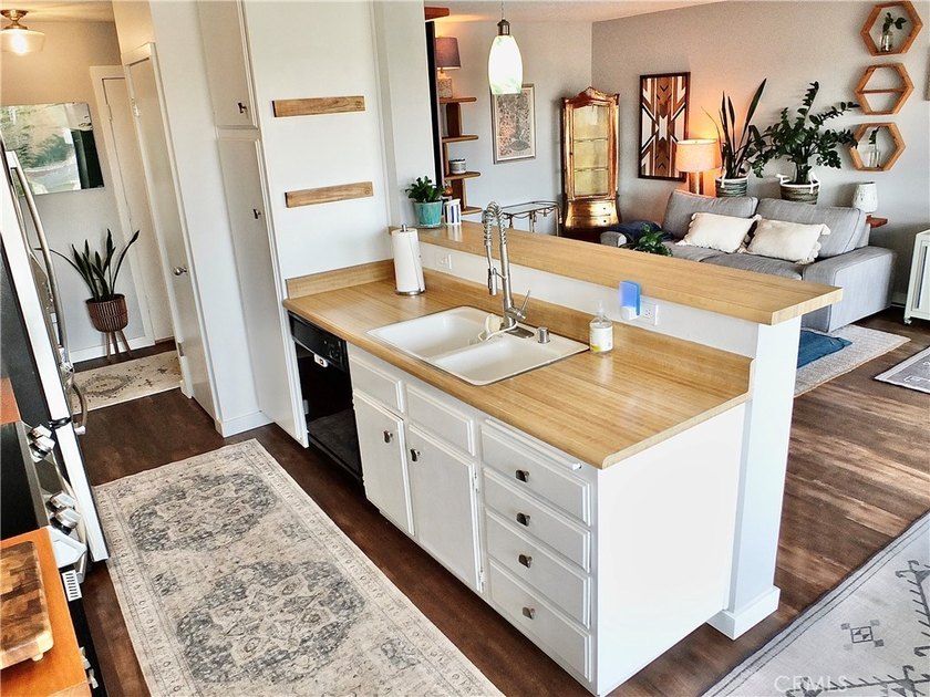 Views, Views, Views! Perched on the top floor of the prestigious - photo 15