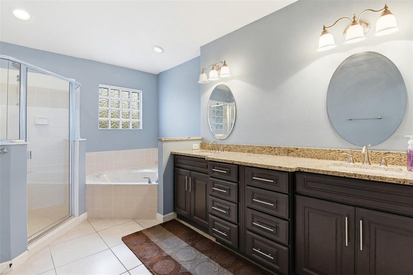 Welcome to this beautifully maintained 3-bedroom, 2-bathroom - photo 20