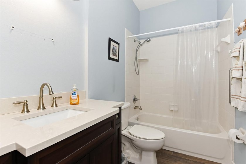 Welcome to this beautifully maintained 3-bedroom, 2-bathroom - photo 28