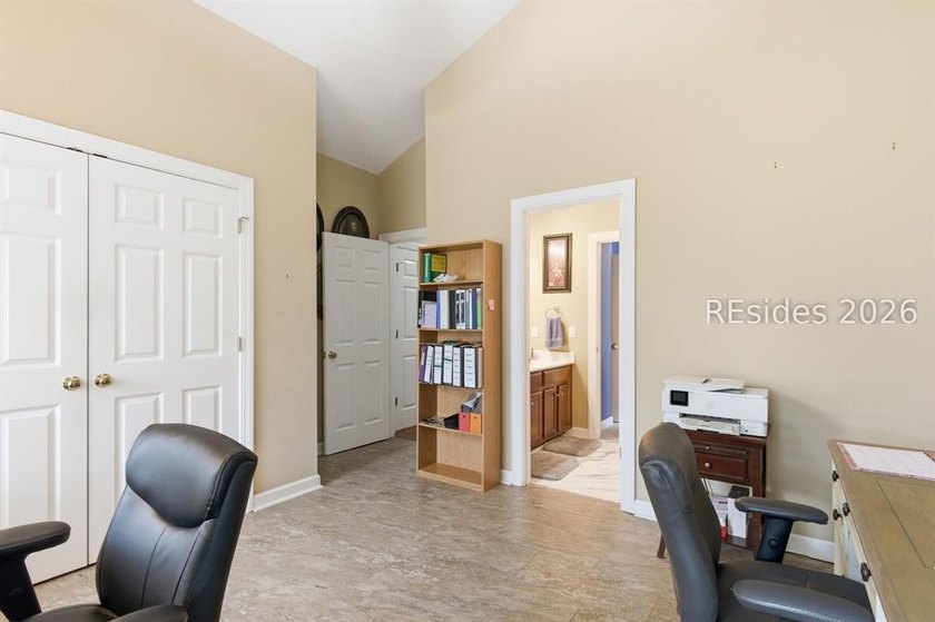 Nestled on a quiet cul-de-sac in the highly desirable community - photo 32