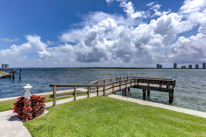 Enjoy direct water view of boats, fish, manatee, birds where the - photo 36