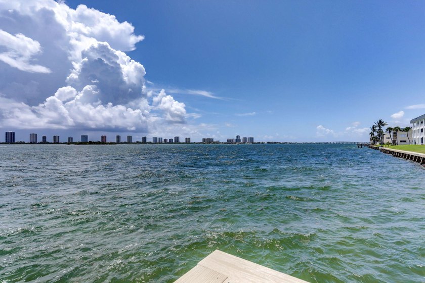Enjoy direct water view of boats, fish, manatee, birds where the - photo 37