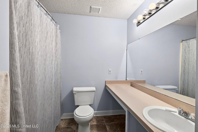 Looking for a move in ready 3 bedroom home in Gulfport with room - photo 18