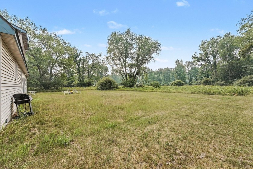 Estate Sale! Great opportunity to restore this 3-bedroom, 2-bath - photo 22
