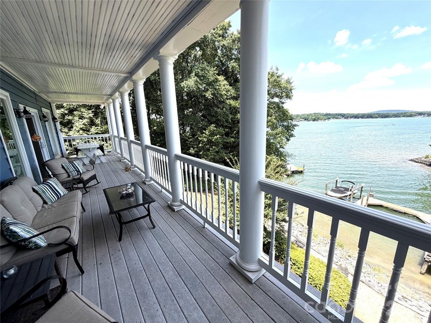 Escape the ordinary. Embrace the lake. This Charleston-inspired - photo 26