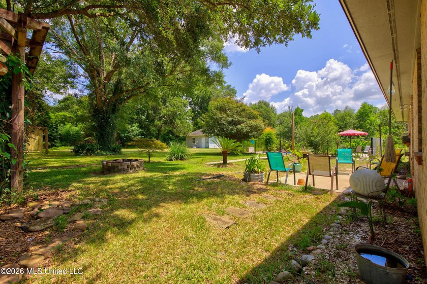 Looking for a move in ready 3 bedroom home in Gulfport with room - photo 30