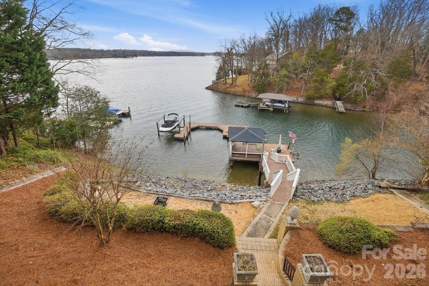 Escape the ordinary. Embrace the lake. This Charleston-inspired - photo 42