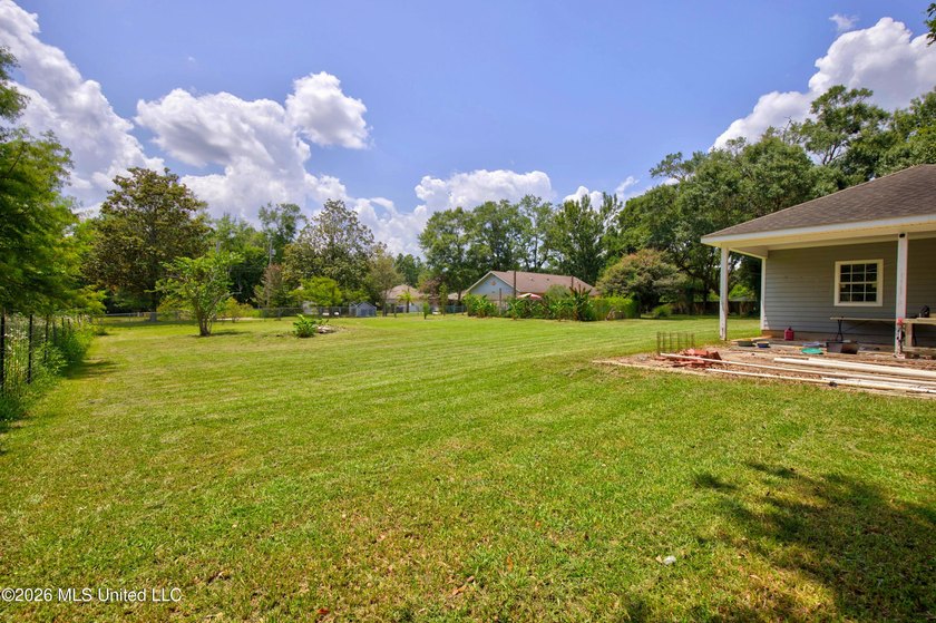 Looking for a move in ready 3 bedroom home in Gulfport with room - photo 42