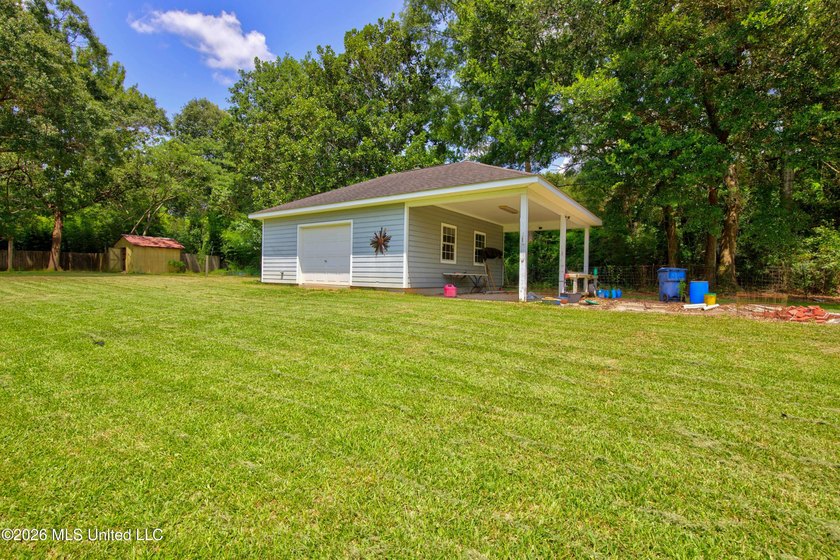 Looking for a move in ready 3 bedroom home in Gulfport with room - photo 43