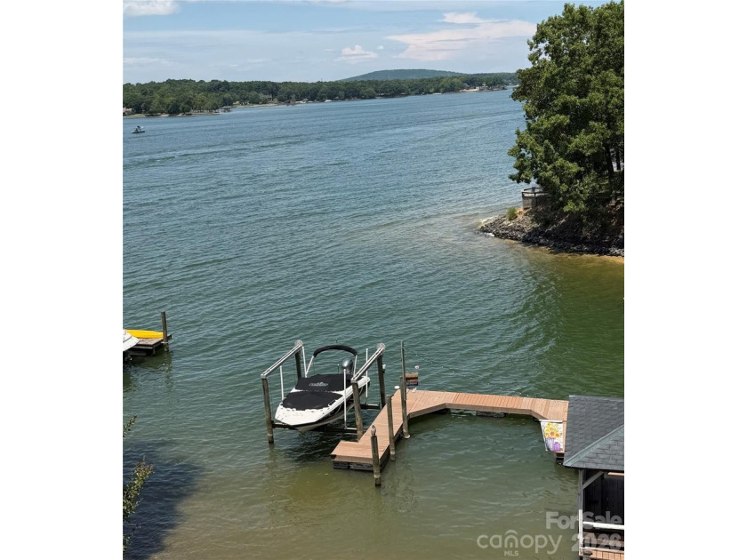 Escape the ordinary. Embrace the lake. This Charleston-inspired - photo 44