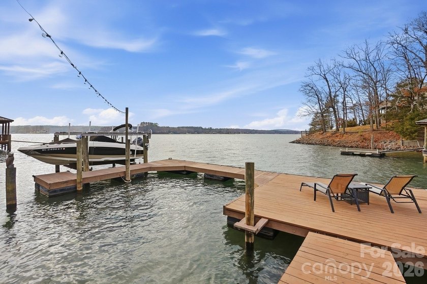 Escape the ordinary. Embrace the lake. This Charleston-inspired - photo 46