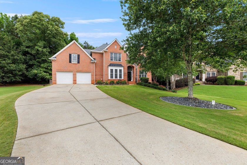 **OPEN SUNDAY 5/31 from 2-4 PM ** Welcome home to this spacious - photo 2