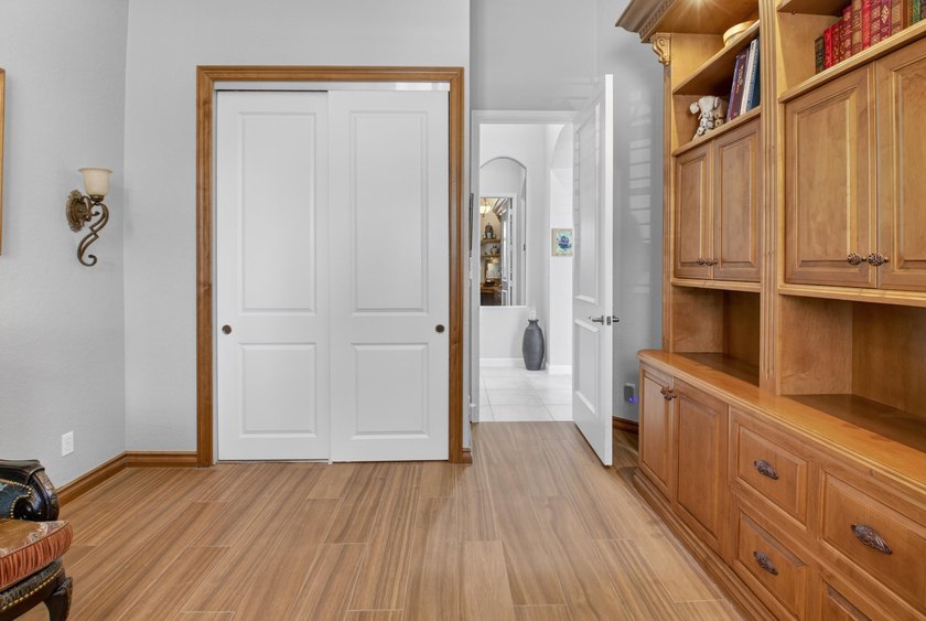 This open and bright 3 bdrm 3 bath home is the one you want! - photo 12