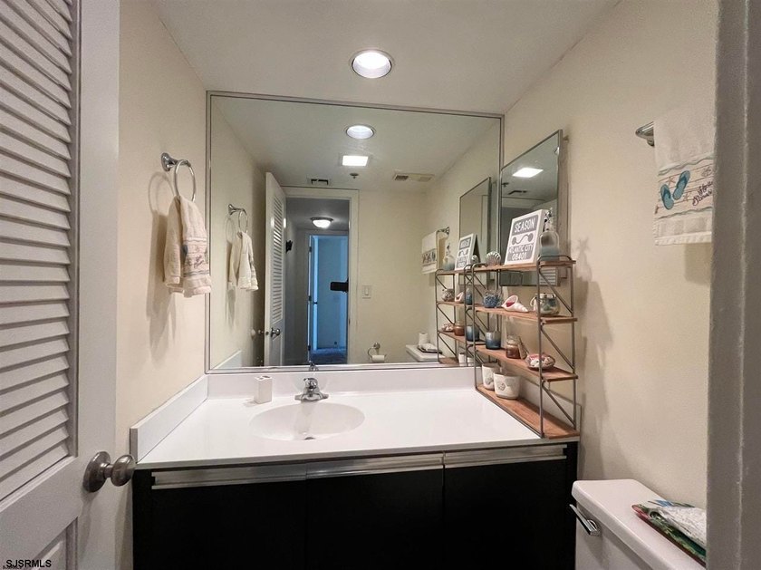 EXCEPTIONAL SOUTHSIDE PENTHOUSE OPPORTUNITY Experience elevated - photo 13