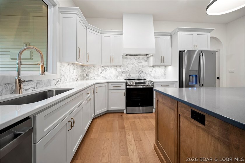 Impressive brand new construction in the sought-after Porto Cima - photo 15