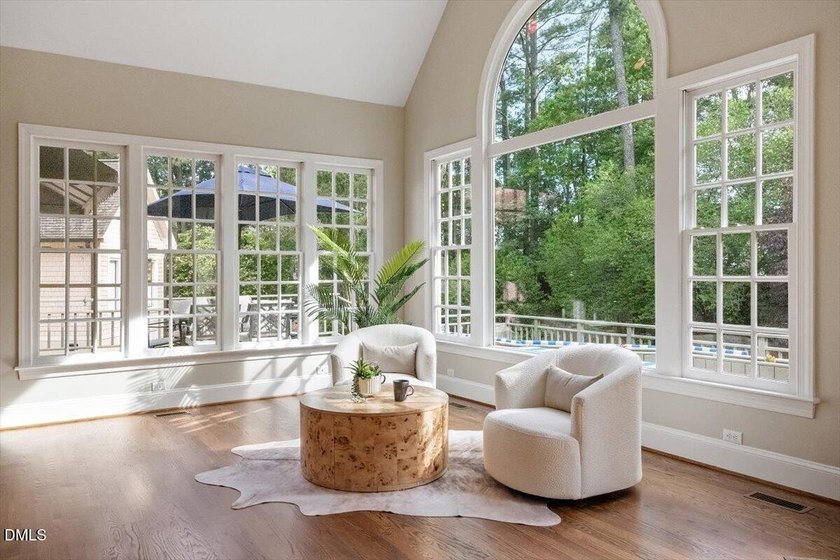 Elegance and modern luxury converge in this exceptional Harold - photo 18