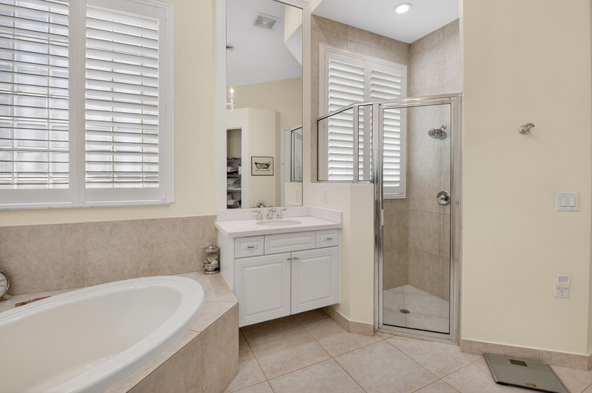 This open and bright 3 bdrm 3 bath home is the one you want! - photo 22