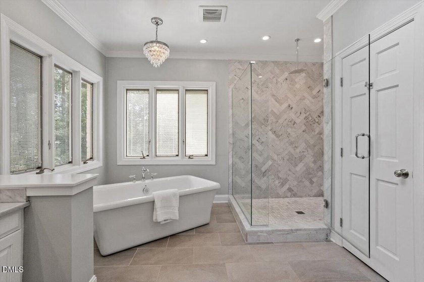 Elegance and modern luxury converge in this exceptional Harold - photo 39