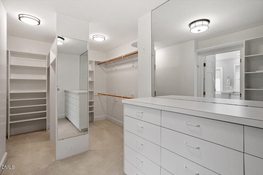 Elegance and modern luxury converge in this exceptional Harold - photo 41