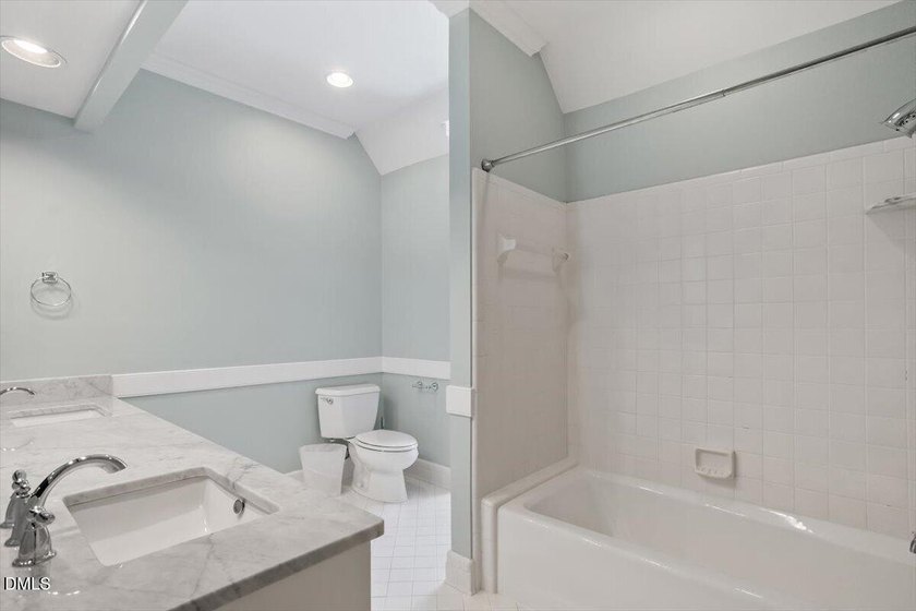 Elegance and modern luxury converge in this exceptional Harold - photo 44