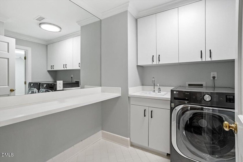 Elegance and modern luxury converge in this exceptional Harold - photo 50