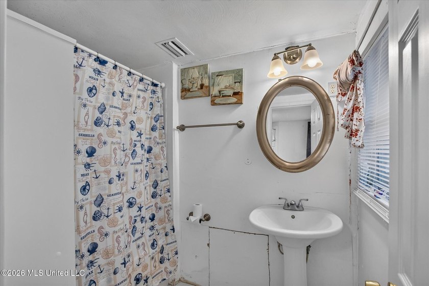 Welcome to 16080 Crestview Drive in Gulfport! Conveniently - photo 31