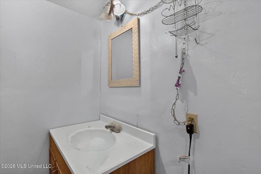 Welcome to 16080 Crestview Drive in Gulfport! Conveniently - photo 36