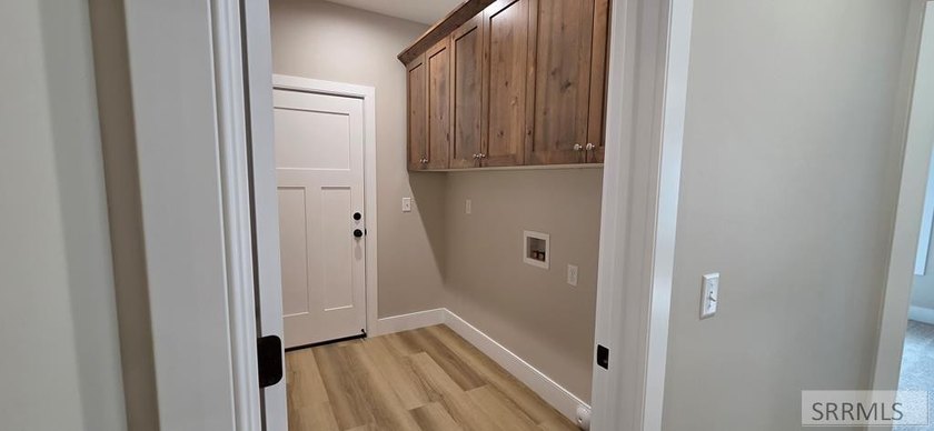Enjoy stunning mountain views from this beautiful new custom - photo 22