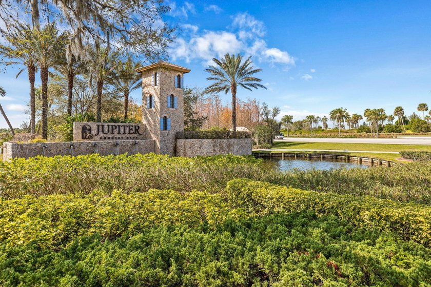 GORGEOUS golf views within Jupiter Country Club! Ideally set on - photo 3