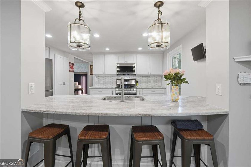 Beautifully renovated and move-in ready Roswell home, featuring - photo 4