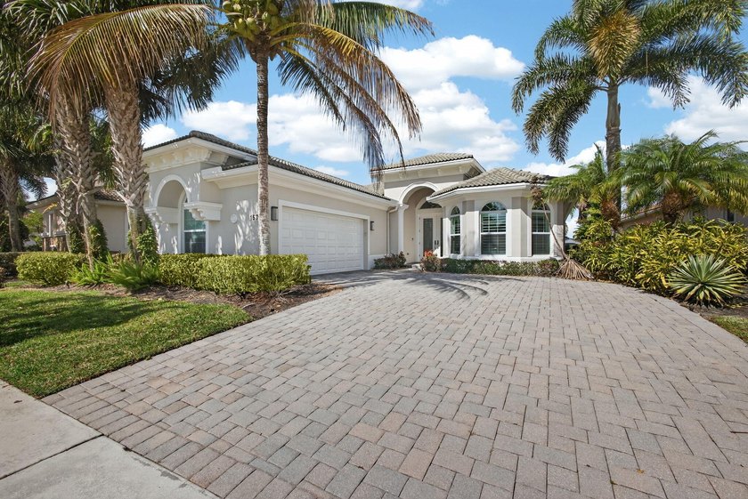 GORGEOUS golf views within Jupiter Country Club! Ideally set on - photo 4