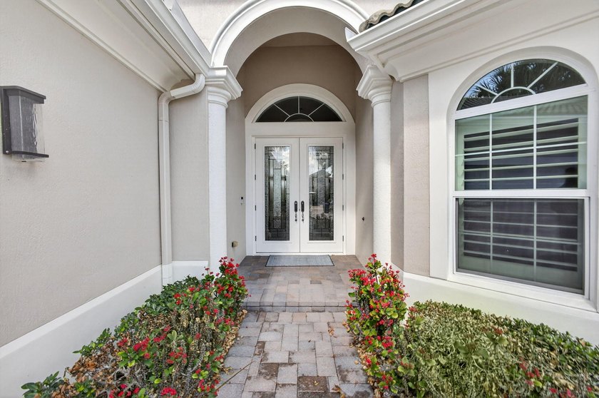 GORGEOUS golf views within Jupiter Country Club! Ideally set on - photo 7