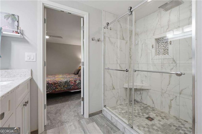 Beautifully renovated and move-in ready Roswell home, featuring - photo 8
