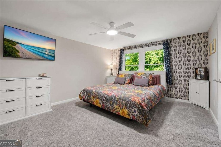 Beautifully renovated and move-in ready Roswell home, featuring - photo 10