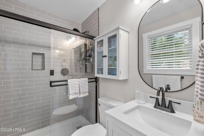 Completely renovated in 2024, this charming 3-bedroom, 2.5-bath - photo 32