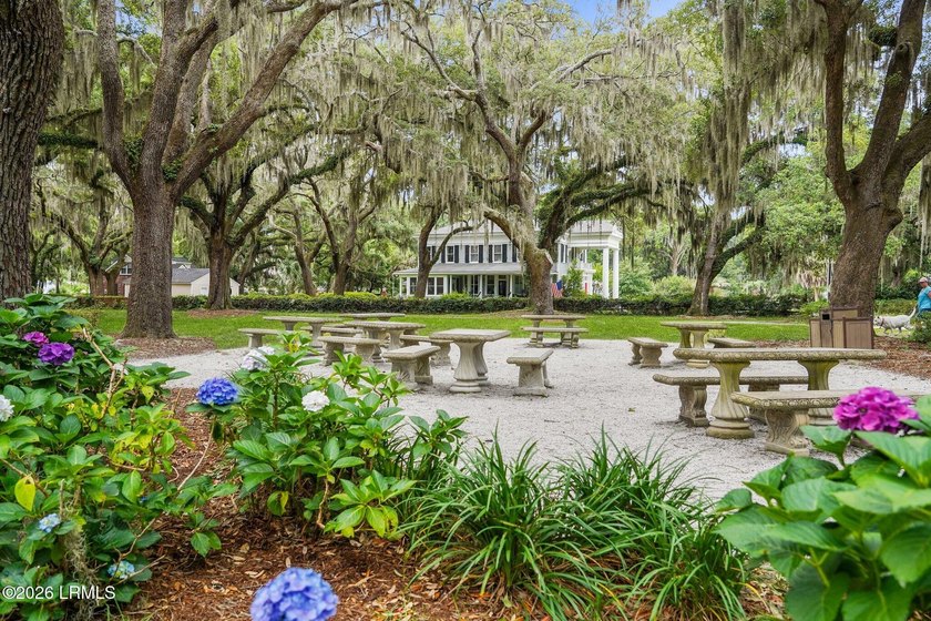 Completely renovated in 2024, this charming 3-bedroom, 2.5-bath - photo 36