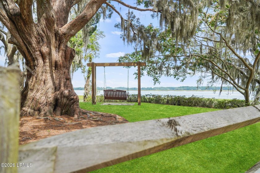Completely renovated in 2024, this charming 3-bedroom, 2.5-bath - photo 42