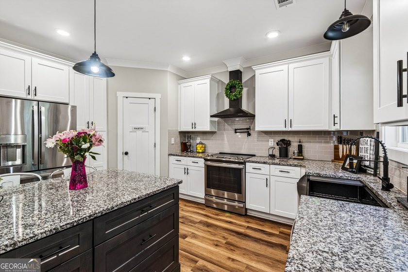 Welcome to 3656 Eagle View Way a 6 bedroom and 4 full bath in - photo 4