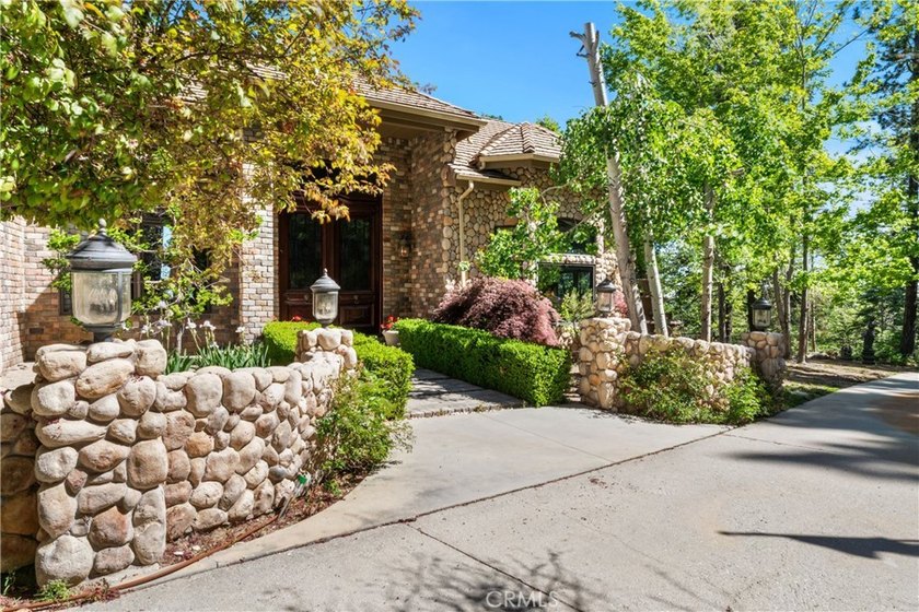 Discover the epitome of luxury at this extraordinary estate in - photo 3