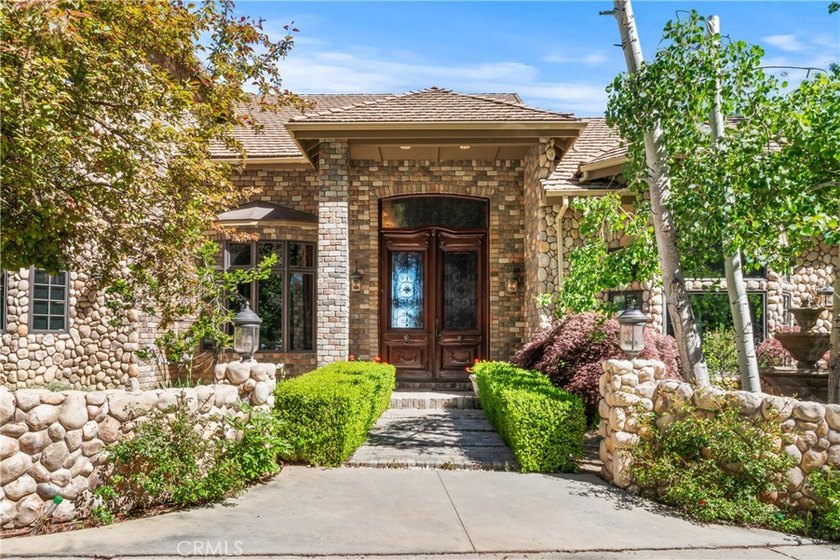 Discover the epitome of luxury at this extraordinary estate in - photo 4