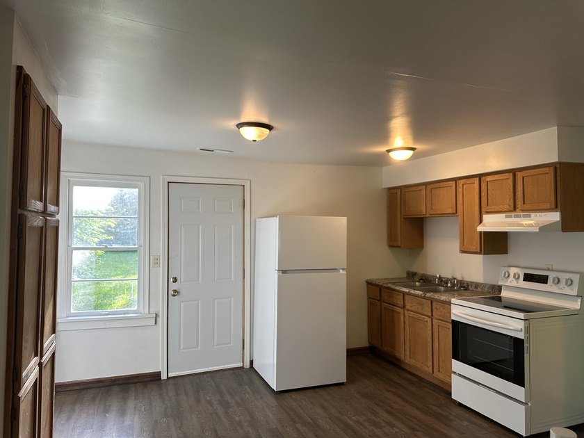 Enjoy peaceful living near Lake Ivanhoe! This charming 1-bedroom - photo 4